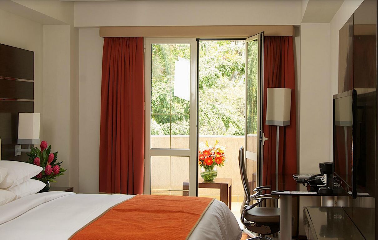 Hotel Altamira Village Каракас Екстериор снимка