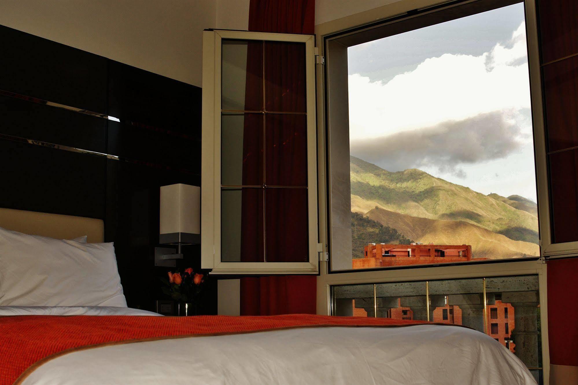 Hotel Altamira Village Каракас Екстериор снимка