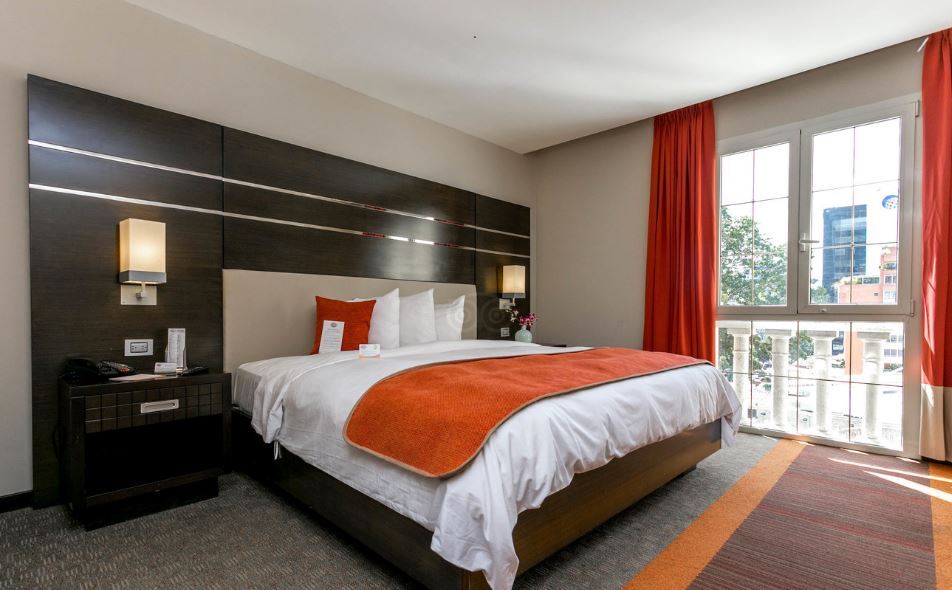 Hotel Altamira Village Каракас Екстериор снимка
